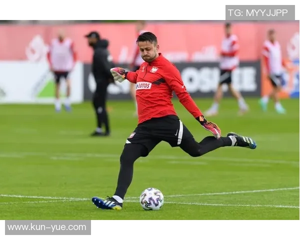 足球明星科莱尼的传奇之路与他对足球的热爱与奉献